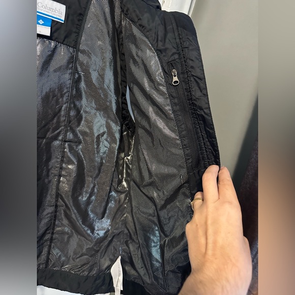 Columbia - Black quilted omni heat, omni-shield vest. EUC Ladies size Small - Picture 5 of 8